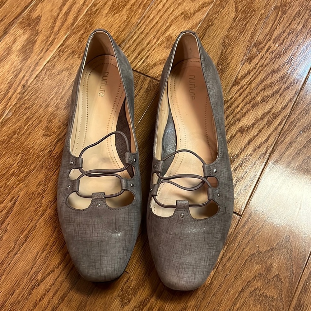Nurture flat shoe taupe size 9